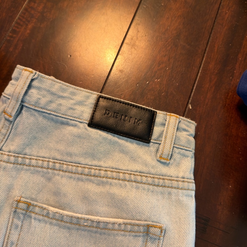 Glassons Baggy Denim Shorts - Picture 3 of 4
